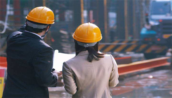 建立安全施工措施的原则是什么？具体内容包括哪些？
